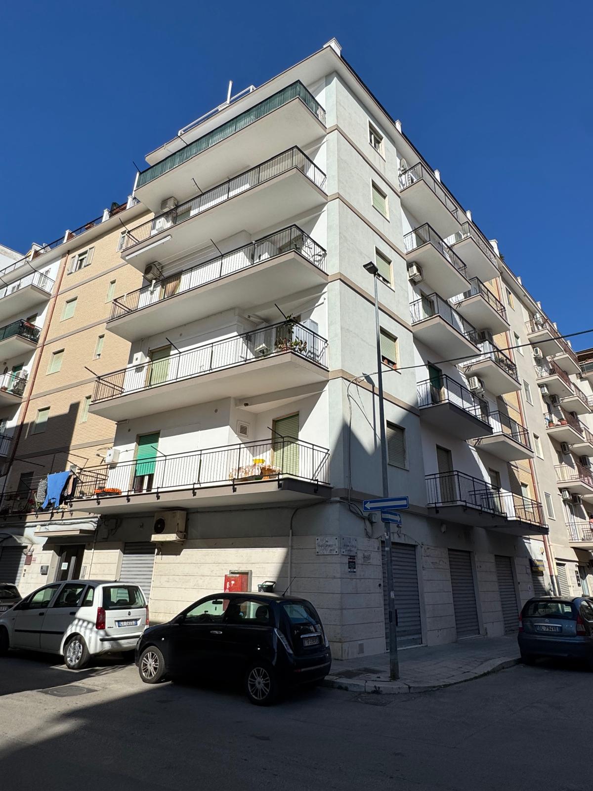 BITONTO - APPARTAMENTO 4 VANI + ACC.